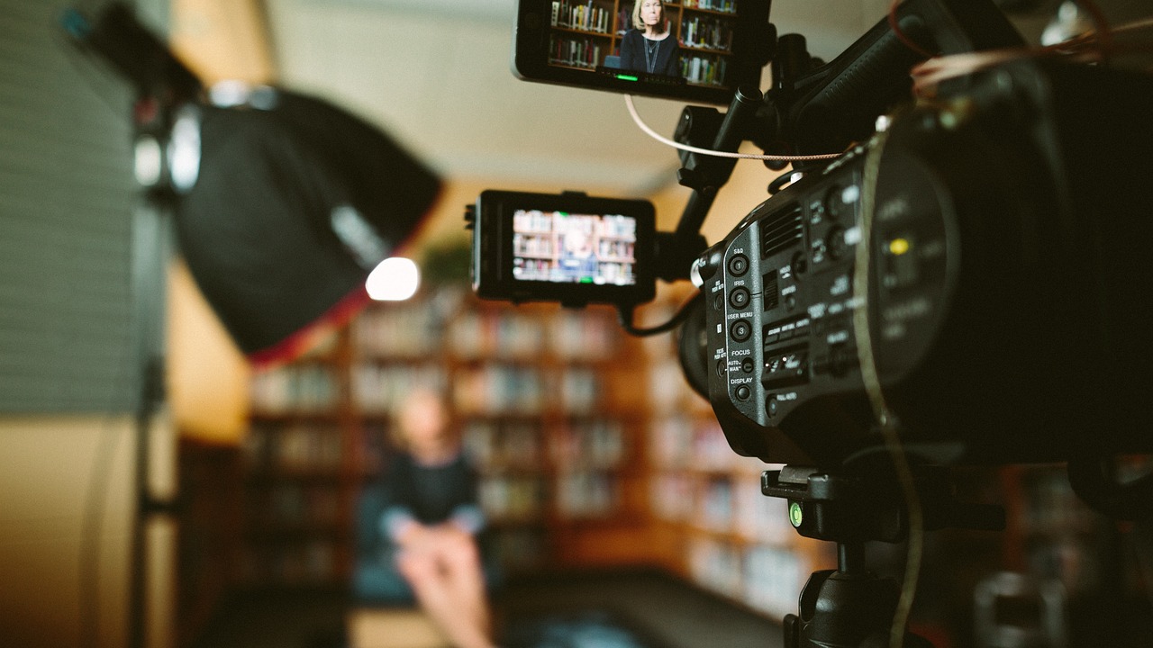 Set di ripresa video in ambiente professionale – Studio Layout racconta la sua missione con trasparenza, autenticità e visione strategica.