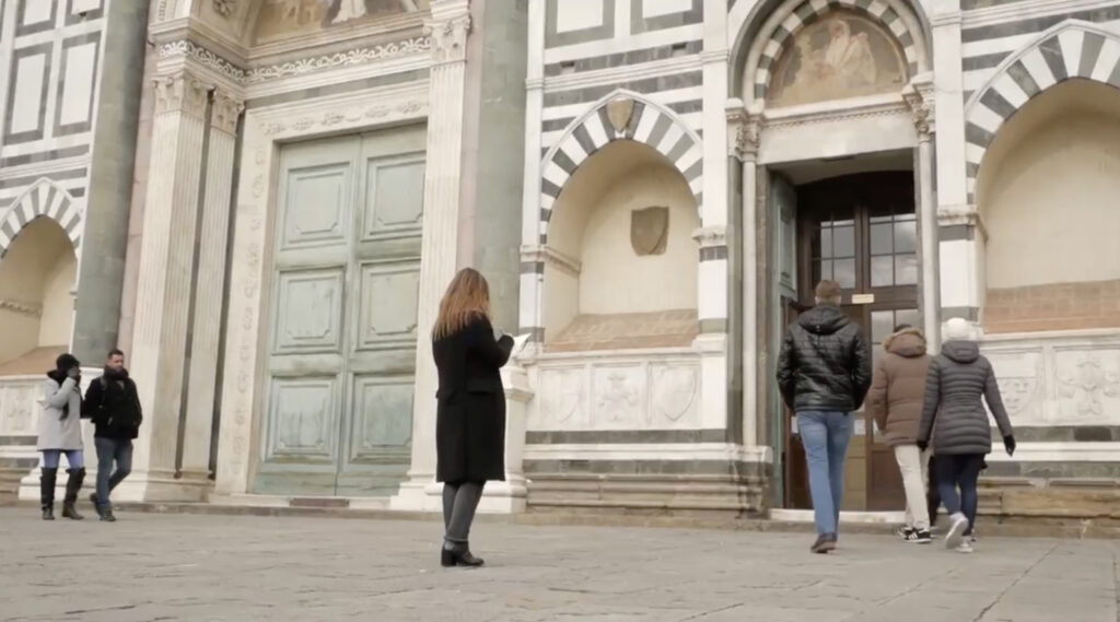 Valeria Servello prende ispirazione dai bassorilievi della facciata per disegnare un nuovo logo